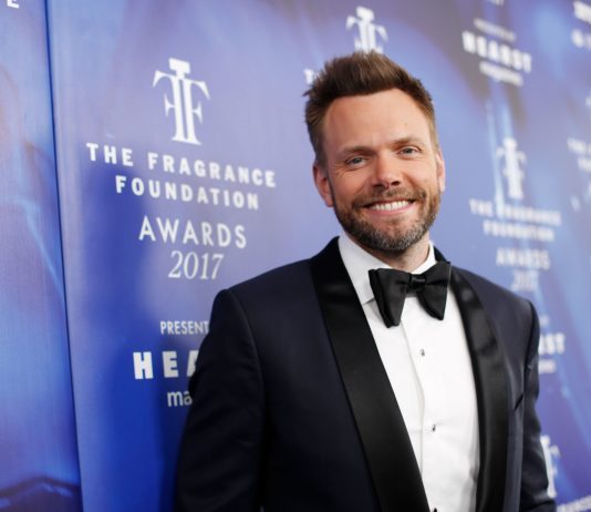 Joel McHale to Host the “Card Sharks” Revival on ABC