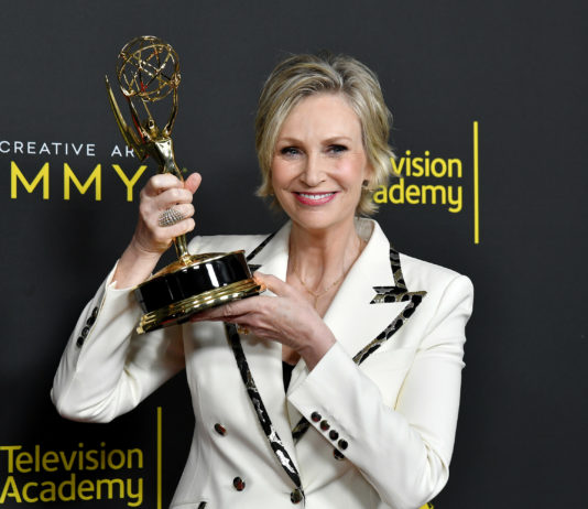 Jane Lynch and Cyndi Lauper are Developing a New Comedy Series For Netflix