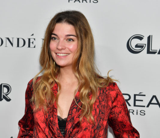 Annie Murphy Cast as Lead in “Kevin Can F— Himself”