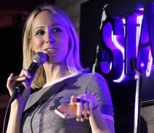 Nikki Glaser Announced as the 2025 Golden Globes Host Nikki Glaser performing in 2016